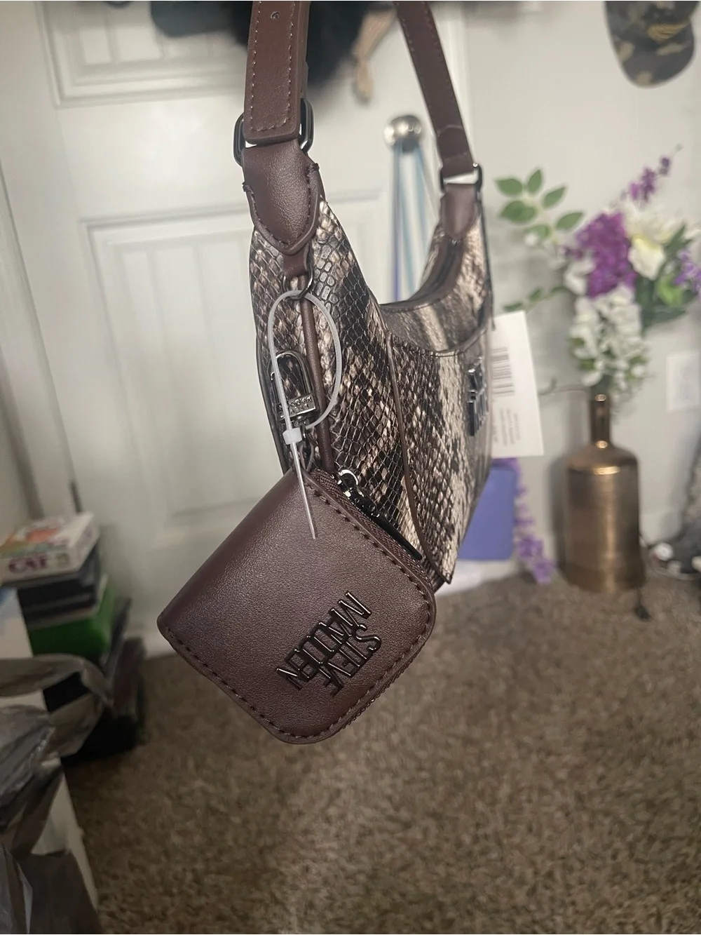 Steve Madden compact steve